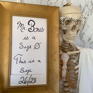 * Avenue White Short Sleeve Cropped Shrug